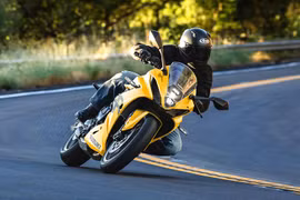 "Soi" Suzuki GSX-8R 2025, sport-touring lý tưởng giá cực mềm