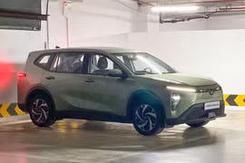 Tận thấy VinFast Limo Green chạy điện "bằng xương bằng thịt"