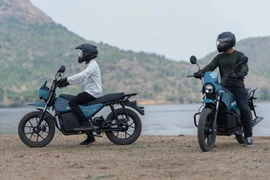 Zeno Emara 2025 - xe máy điện pin "trâu" chỉ 36 triệu đồng