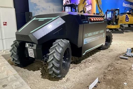 "Soi" bộ sạc di động có thể tự chạy đến khi ôtô điện hết pin