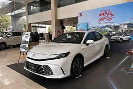 Toyota Camry VIN 2024 đang giảm tới hơn 100 triệu tại đại lý