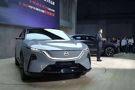 Mazda EZ-60 giá từ 534 triệu đồng "cháy hàng" tại Trung Quốc