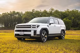 Hyundai SantaFe mới tại Việt Nam lộ ảnh nội thất lạ