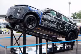 Tận thấy Lạc Hồng 900 LX trúng hàng trăm viên đạn, bom, mìn vẫn "ngon"