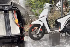 Độ pin xe máy điện để chạy xa hơn - hiểm hoạ khôn lường