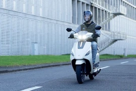 Xe máy điện Suzuki e-Access mở bán, dự đoán hơn 29 triệu đồng