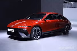 Hyundai Ioniq 6 từ 956 triệu đồng - chống say xe, chạy 562km/sạc