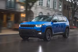 Jeep Cherokee 2026 từ 974 triệu, thêm bản hybrid "đấu" Hyundai SantaFe?