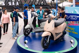 VinFast tăng bảo hành lên 6 năm cho xe máy điện, 8 năm cho pin