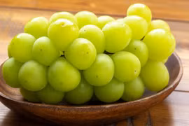 Nho "quý tộc" Nhật Bản chỉ vài chục nghìn bán đầy chợ Việt 