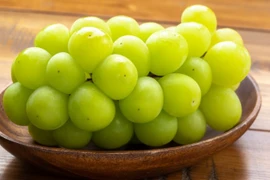 Nho "quý tộc" Nhật Bản chỉ vài chục nghìn bán đầy chợ Việt 