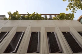 Ngỡ ngàng nhà phố cũ tối tăm ngập ánh sáng sau cải tạo 