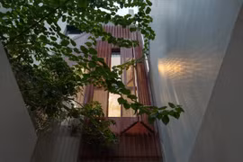 Nhà phố 'bọc lưới thép' khác lạ giữa đô thị tại TP HCM 