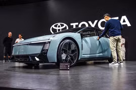 Toyota quyết chơi lớn với Corolla, đẹp hơn và mạnh như xe điện