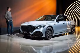 Mercedes-Benz S-Class 2026 với ghế nỉ hàng hiệu, đắt hơn cả nội thất da