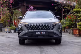 Cận cảnh Omoda C5 HEV 2026 tại Việt Nam, chạy 930km/bình xăng