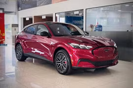 Triệu hồi 434 xe Ford Mustang Mach-E chạy điện tại Việt Nam