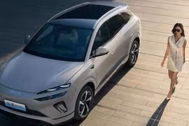 BYD Sealion 06 DM-i 2026 chạy 220km mà không "uống" một giọt xăng