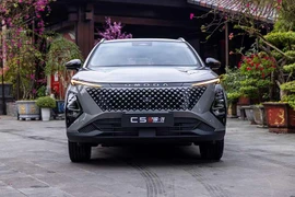 Cận cảnh Omoda C5 HEV 2026 tại Việt Nam, chạy 930km/bình xăng