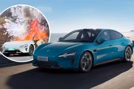 Xiaomi SU7 chạy điện bốc cháy và nổ như pháo hoa ở Trung Quốc