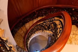 Toàn cảnh siêu biệt thự gỗ quý hiếm của đại gia đất mỏ 