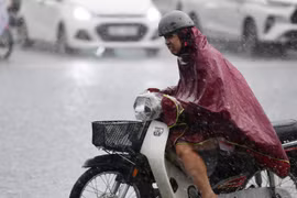 Thời tiết Hà Nội 3 ngày tới: Nắng nóng dịu dần, tiềm ẩn mưa giông cực đoan