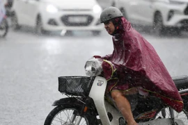 Thời tiết Hà Nội 3 ngày tới: Nắng nóng dịu dần, tiềm ẩn mưa giông cực đoan