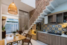 Ngỡ ngàng nhà ống trong hẻm nhỏ vẫn thông thoáng lạ thường