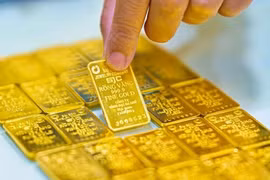 Giá vàng hôm nay 30/8: Leo thang chóng mặt?