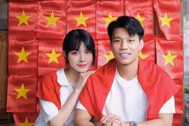 Cầu thủ Vũ Văn Thanh và bạn gái flex tình yêu ngọt ngào