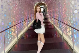 Hot girl nổi tiếng gây sốt 35 tuổi đã lên chức bà