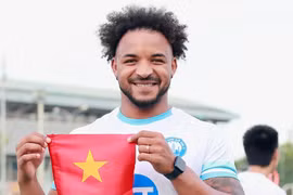 Xuân Son trở lại Việt Nam, báo tin cực vui với HLV Kim Sang Sik