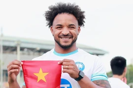 Xuân Son trở lại Việt Nam, báo tin cực vui với HLV Kim Sang Sik
