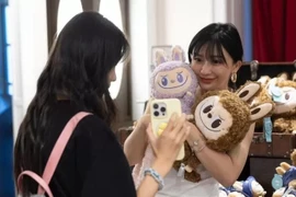 Xu hướng 'chi tiền tự thưởng' lên ngôi, giới trẻ đang tiêu dùng vì cảm xúc?