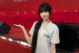 Cô gái Trung Quốc bị yêu cầu tẩy trang 'vì quá xinh'