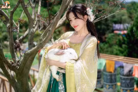 Lilly Luta hóa thân thành 'chị Hằng' khoe nhan sắc ngọt ngào