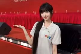 Cô gái Trung Quốc bị yêu cầu tẩy trang 'vì quá xinh'