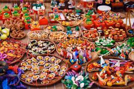 Dạo quanh Hàng Mã mùa Trung thu cả tuổi thơ ùa về trên những mẹt tò he