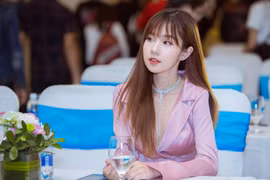 'Hot girl dân tộc Mường' Bùi Khánh Hà đẹp chuẩn gái 1 con trông mòn con mắt