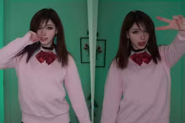 Nữ cosplayer Kennakins bất ngờ 'đổi gió' với phong cách 'kín cổng cao tường' 