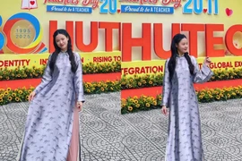 'Nữ giảng viên' hot nhất MXH khoe ảnh diện áo dài làm fan mê đắm