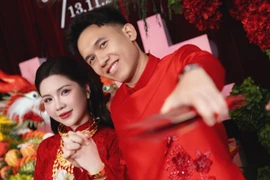 Tiền vệ ĐT Việt Nam và cô chủ tiệm vàng về chung nhà