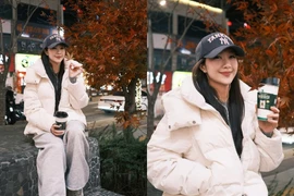 Nữ tiếp viên trưởng Tôn Nữ Nam Phương khoe nhan sắc bên cây thay lá đỏ 