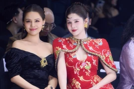 Cặp bạn thân Thu Hoài và Phanh Lee đọ sắc cực gắt trên thảm đỏ thời trang