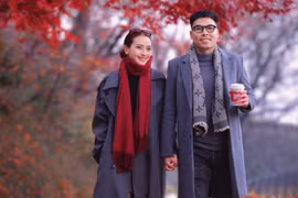 MC Mù Tạt và cầu thủ Phạm Đức Huy “xả ảnh” lãng mạn sau màn cầu hôn ngọt ngào