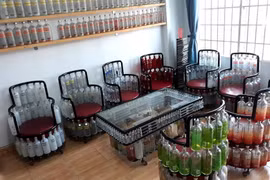 Căn nhà đặc biệt với nội thất làm từ 15.000 chai thủy tinh