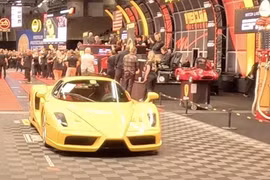 Ferrari Enzo tuổi đời 23 năm được "chốt hạ" với giá gần 430 tỷ đồng