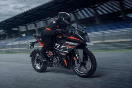KTM RC 160 2026 hơn 53 triệu đồng, có gì để "đấu" Yamaha R15?