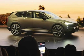 Cận cảnh Volvo EX60 2026 vừa ra mắt - SUV điện hiện đại, chạy 644km/sạc