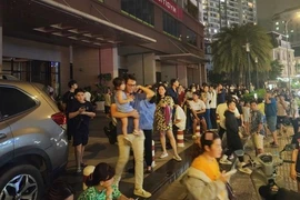 Hàng ngàn người tháo chạy khi căn hộ chung cư bốc cháy ở TP HCM